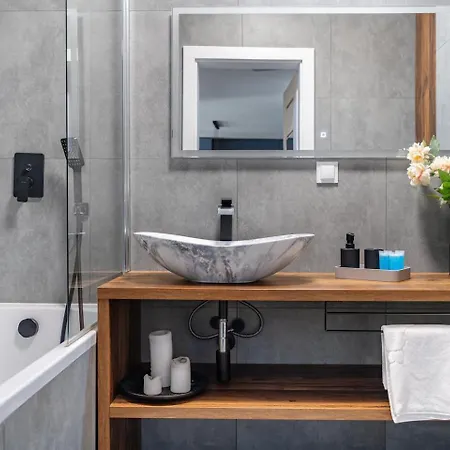 Apartment Indigo Premium 2 Bedroom With Parking Poznan